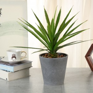 Реални изкуствени растения фалшиви растения на едро в вратата на вратата